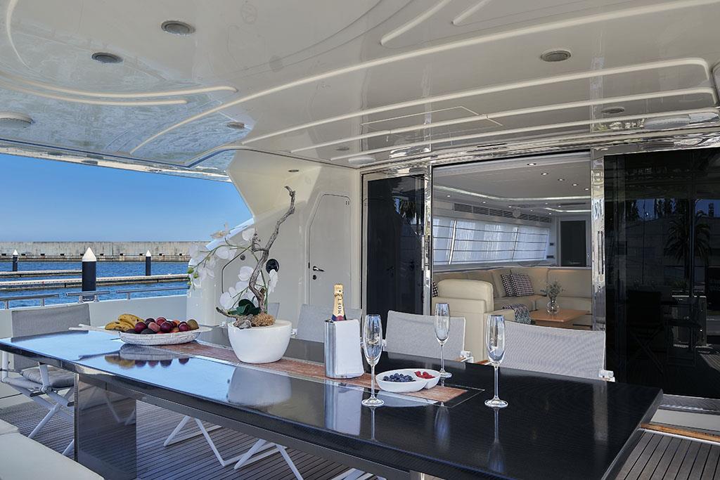 2005 CUSTOM LINE 112' 